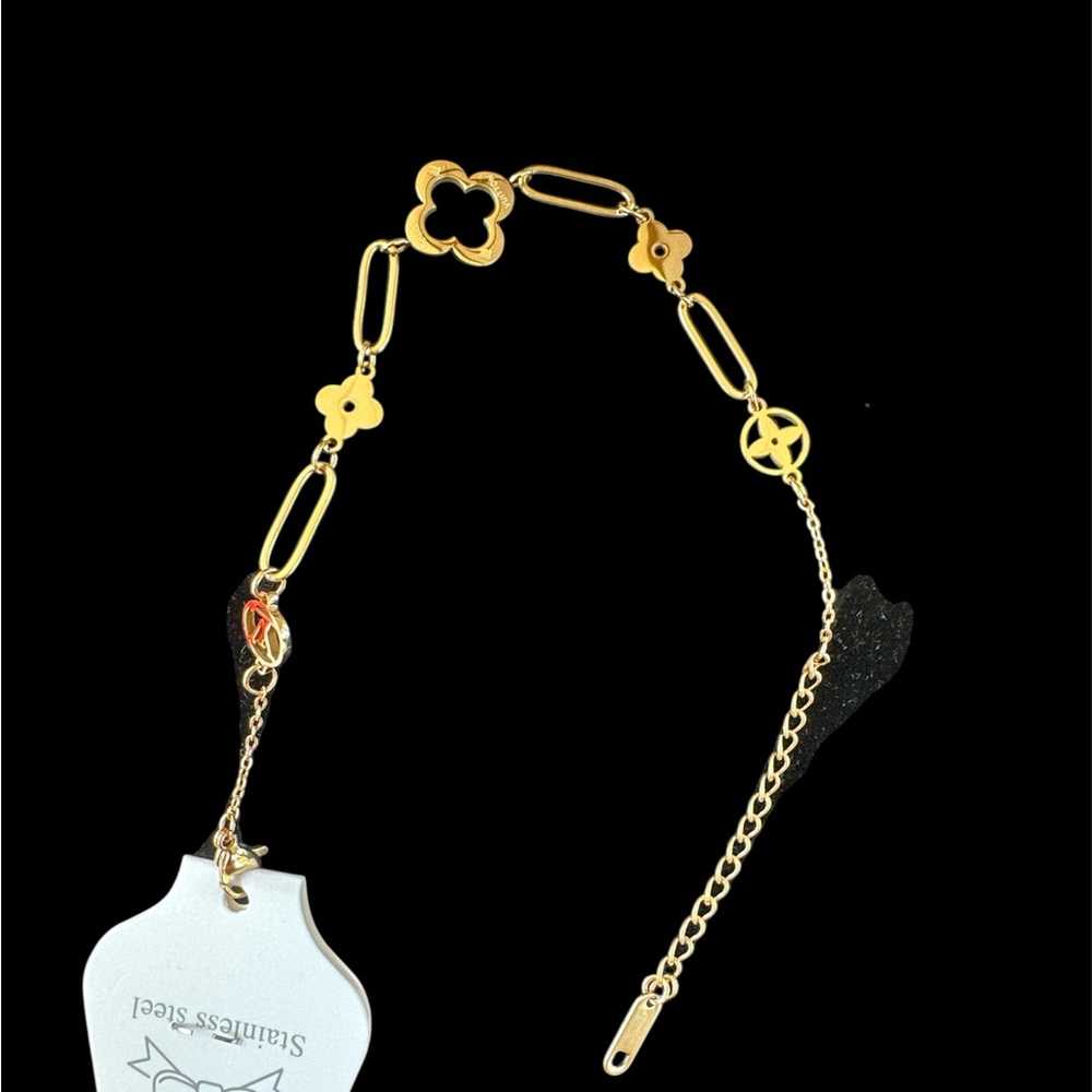 NWT! Fashion Gold Stainless Steel Bracelet